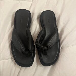 Flattered Vegan leather sandal